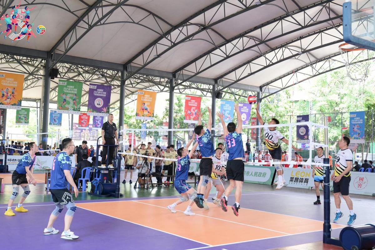 半场战报：迈阿密国际2-0纳什维尔，梅西双响